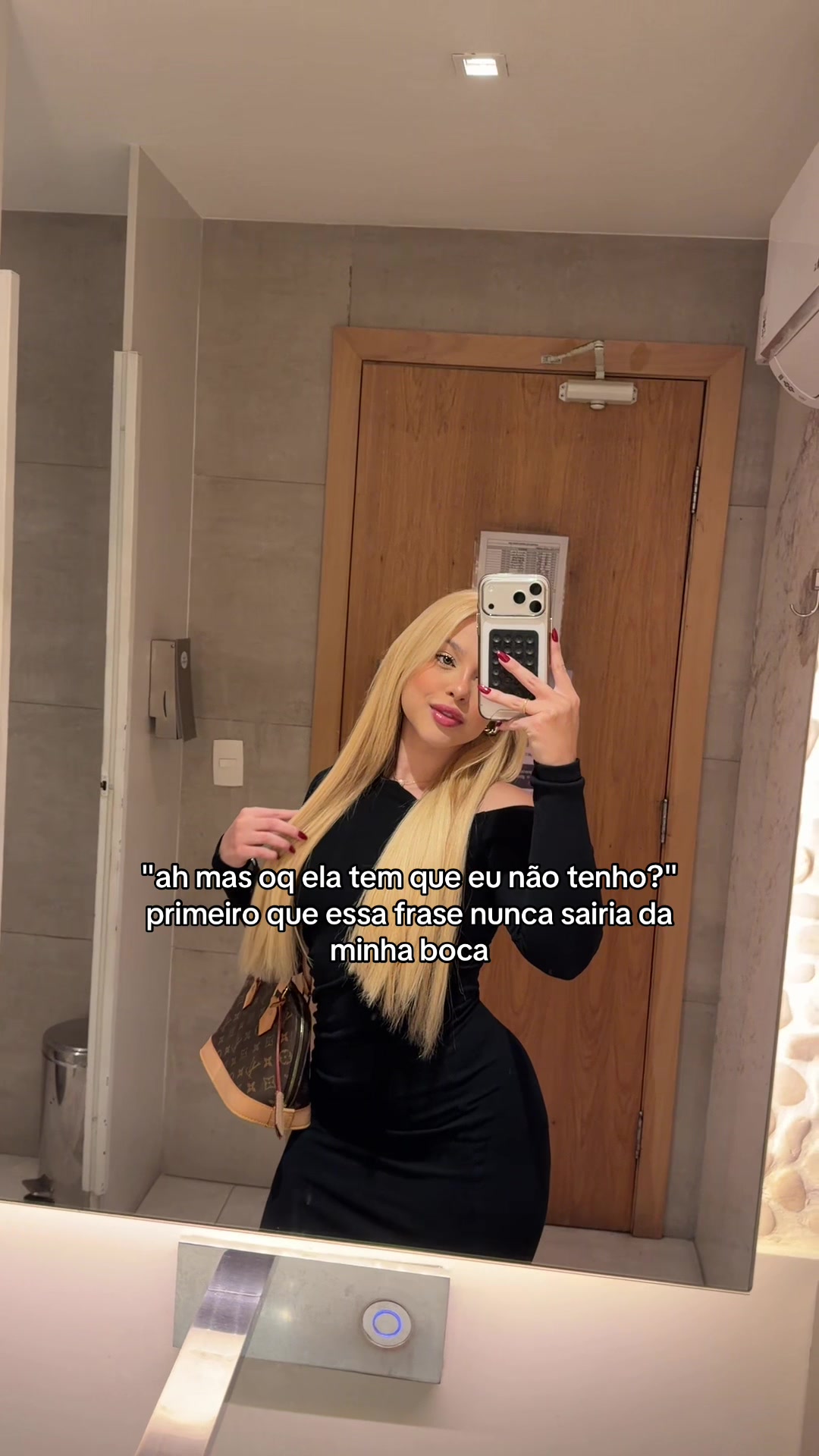 @Izabella Faria🎀
