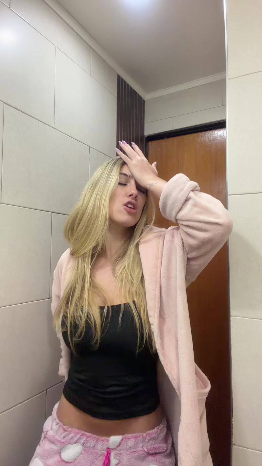 @✧₊⁺ vicky albino ✧₊⁺