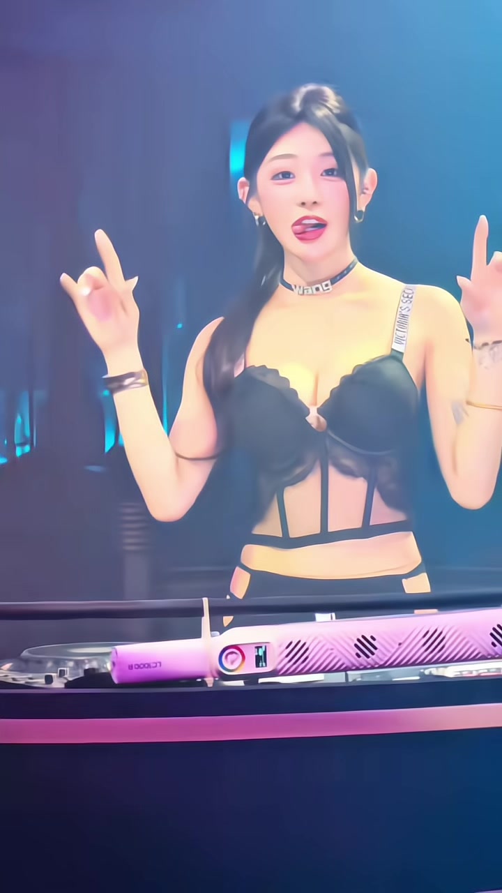 @Xinh đi bar