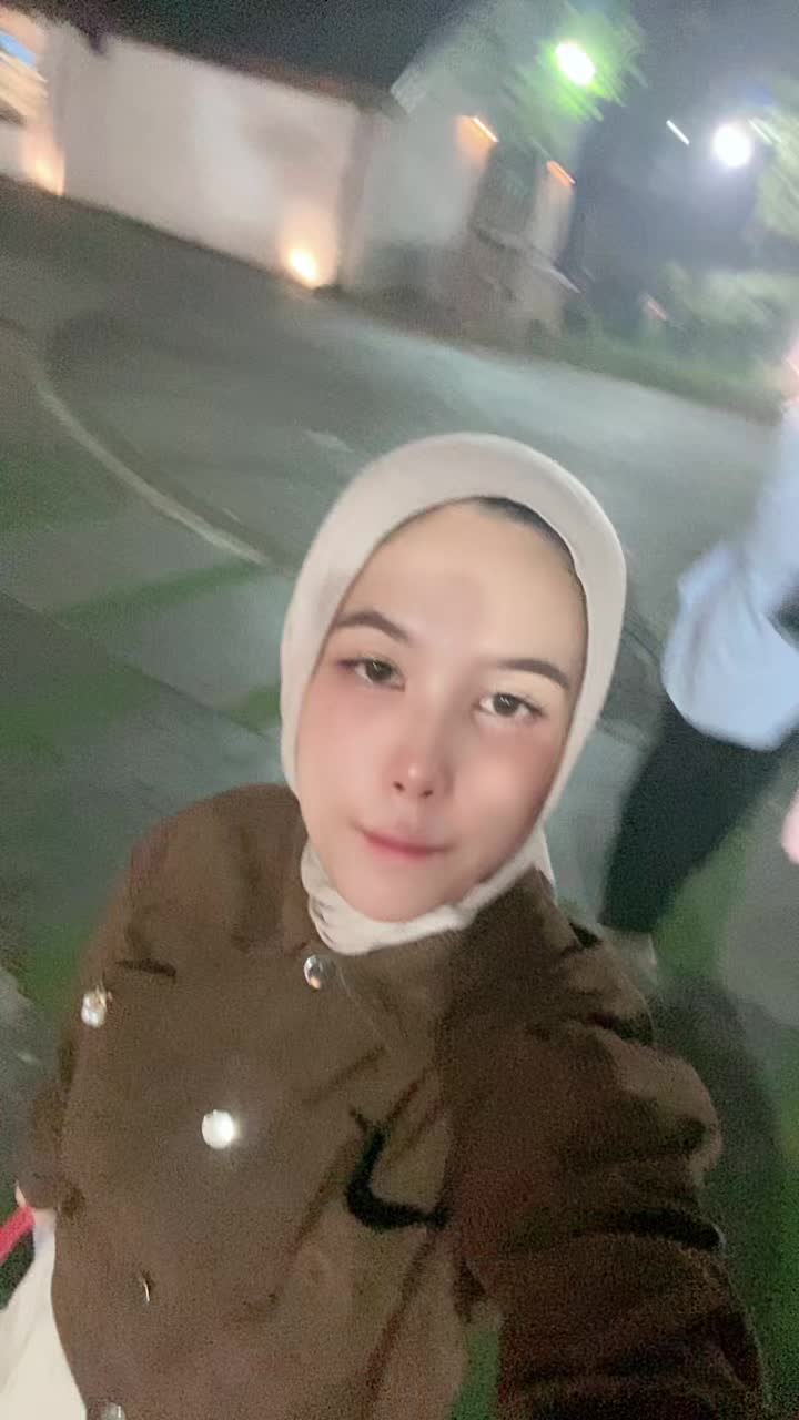 @Jshshjkskks