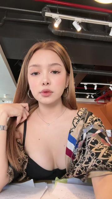 @𝒴 .