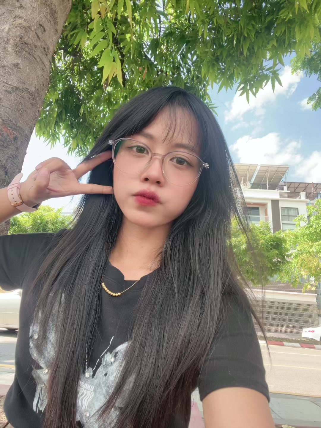 @Hnine