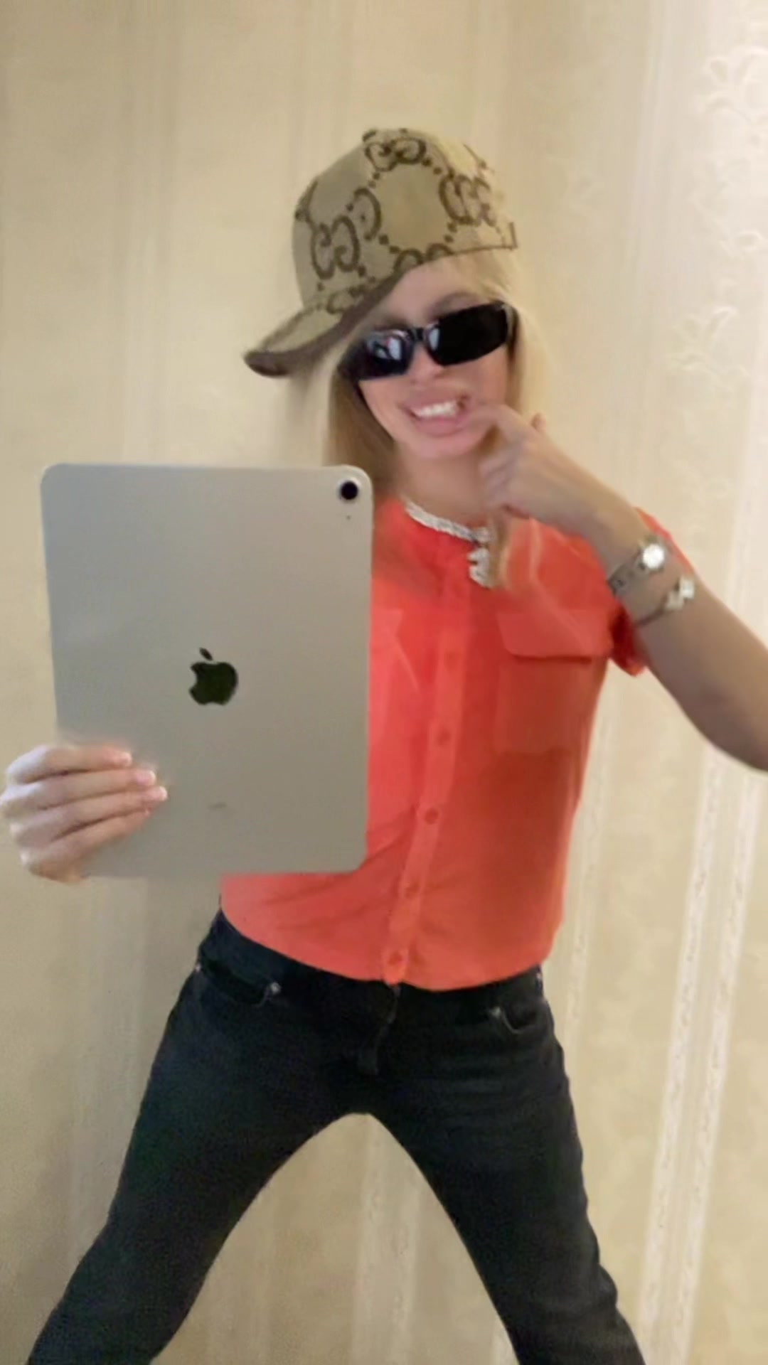 @lizzitak