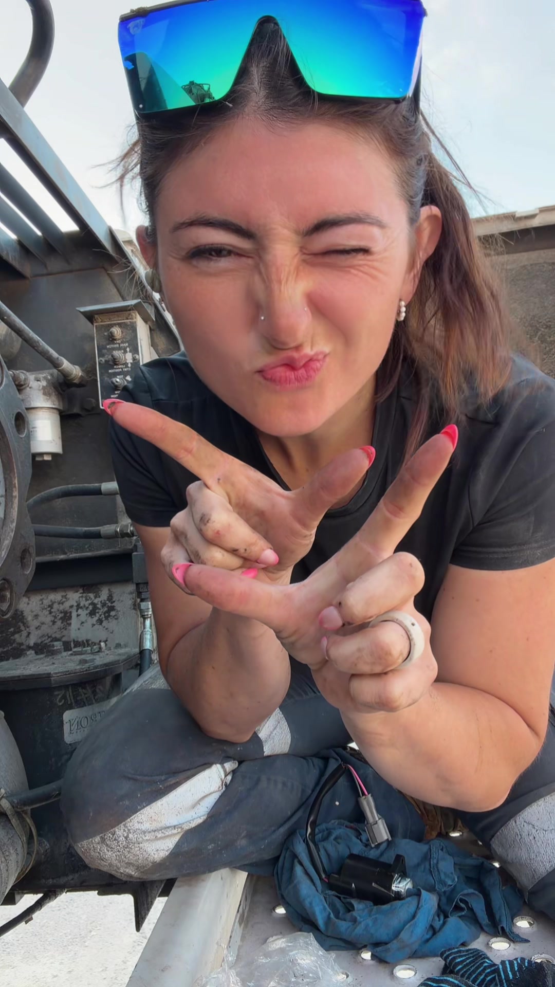 @LexxExcavatorChick