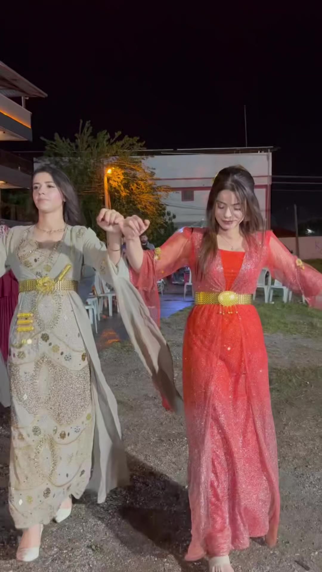 @emoş