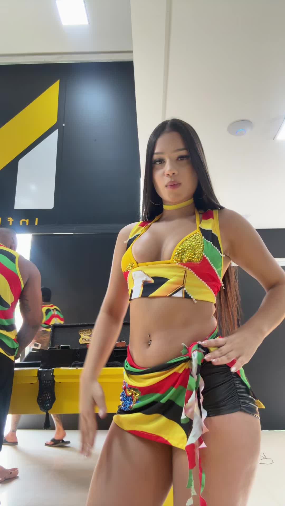 @Anailma