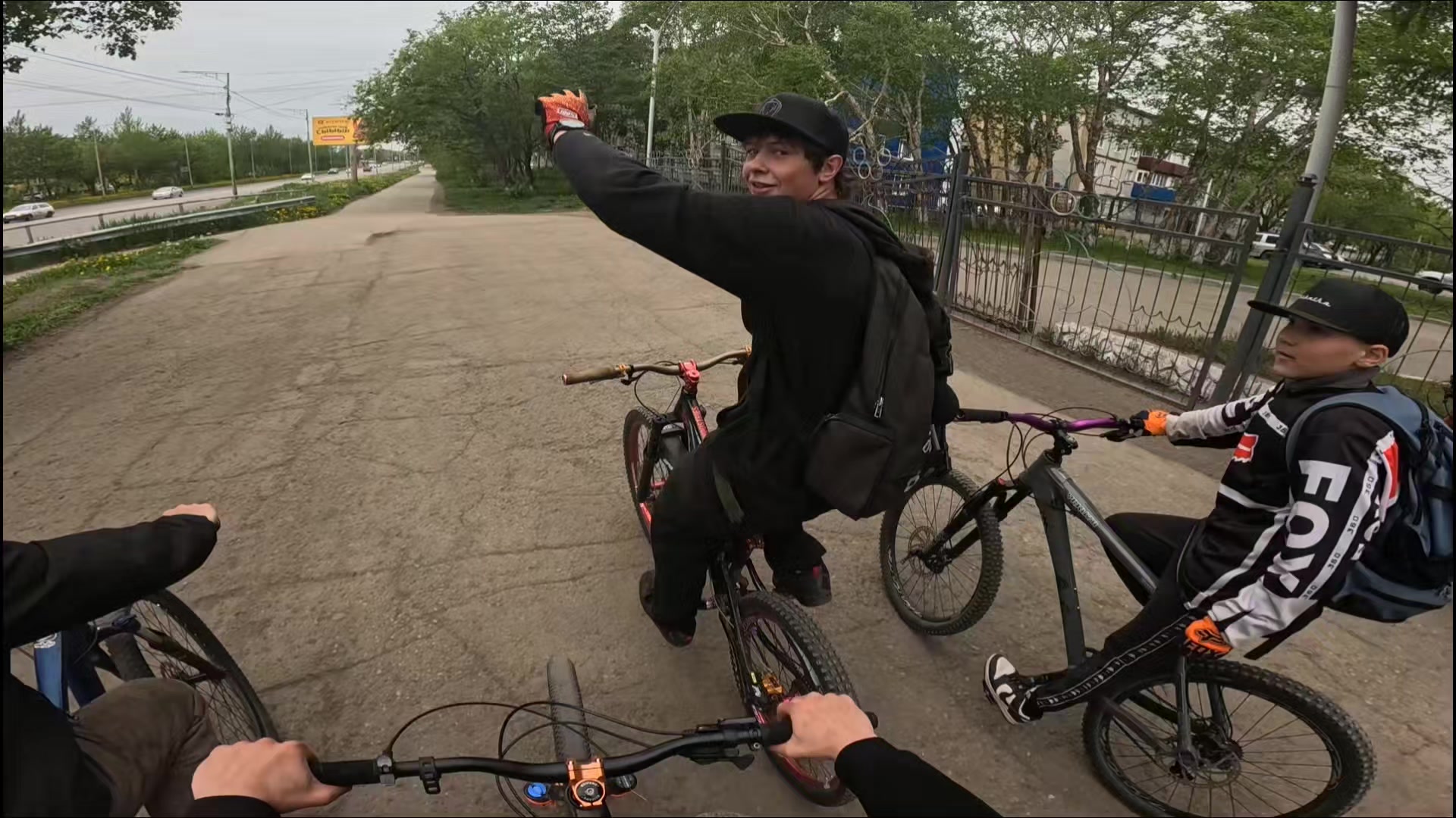 @Бодя🤖👾😈