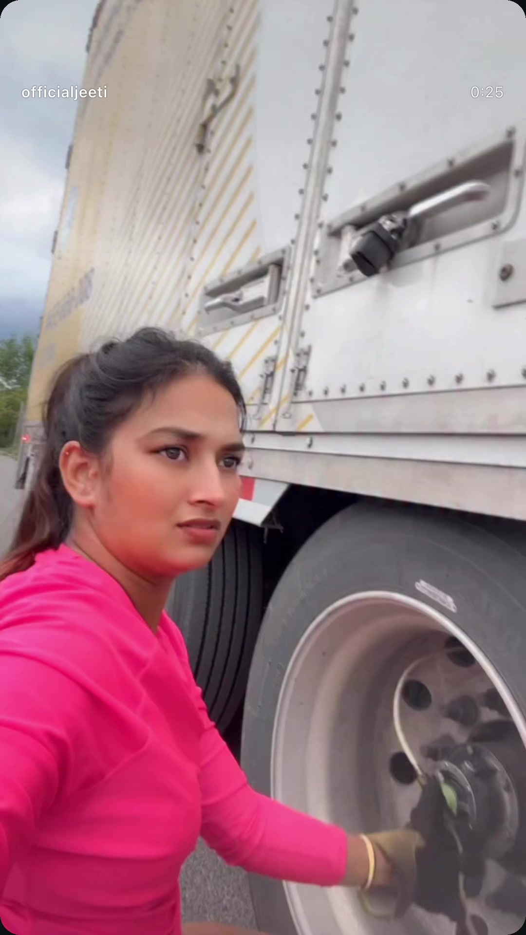 @Officialjeeti