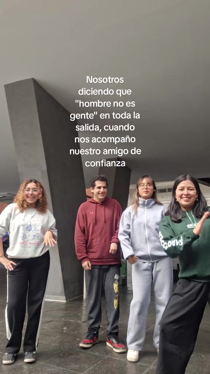 @V I C K Y 💫