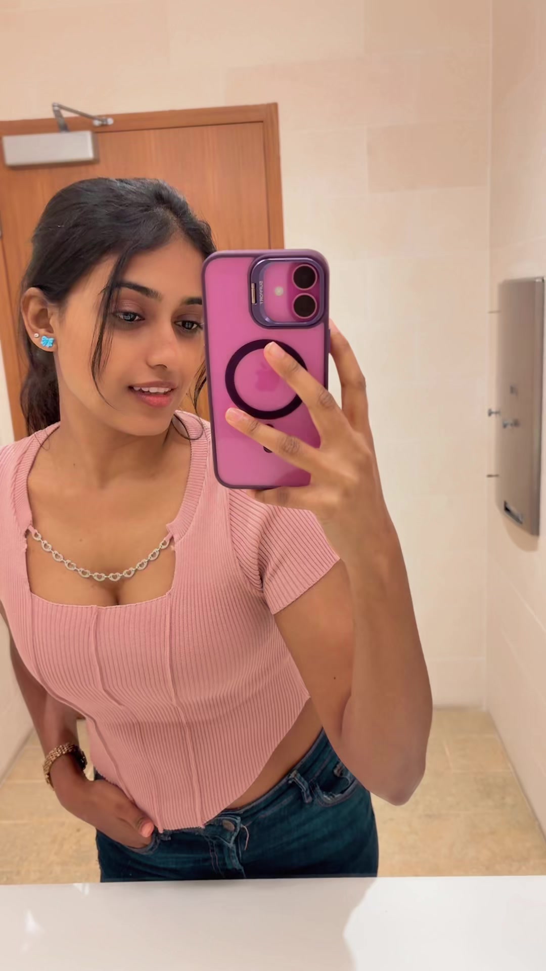 @Nelushi&ensp;Dewanthi