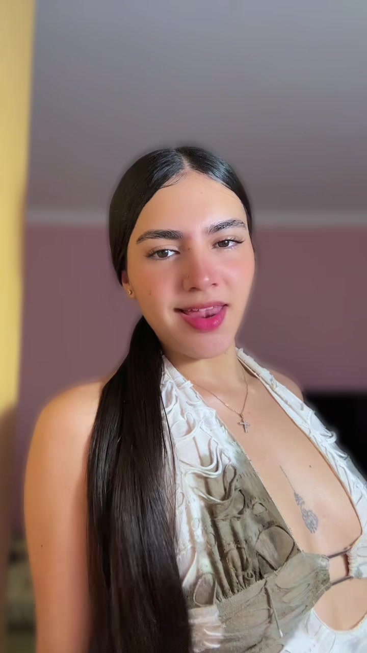 @Angie Cruz 🍓