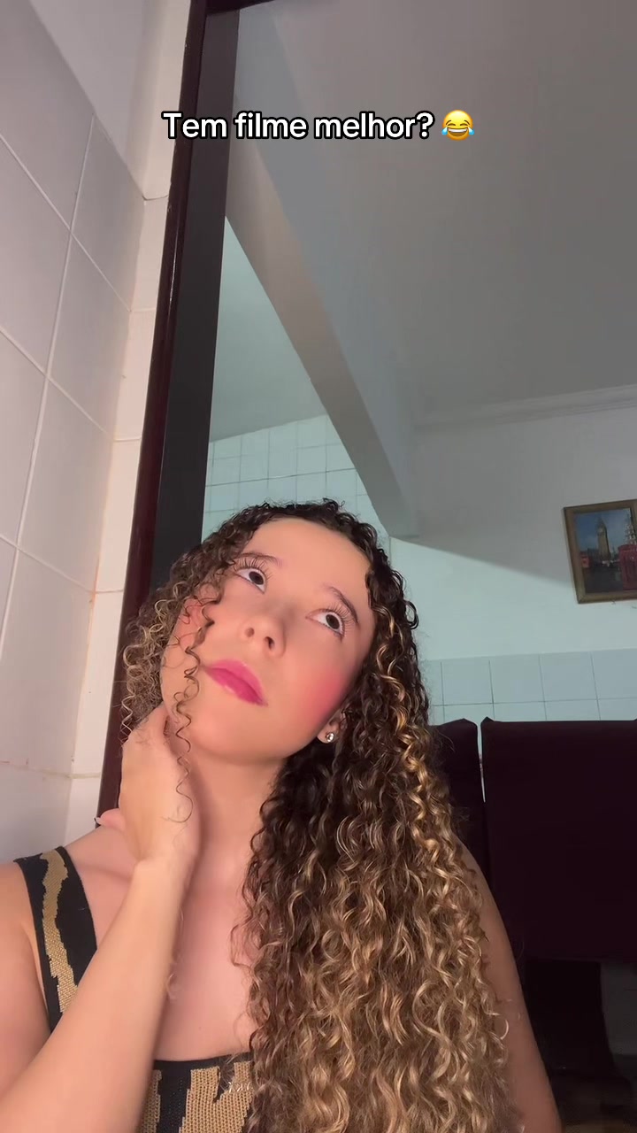 @larissathayná