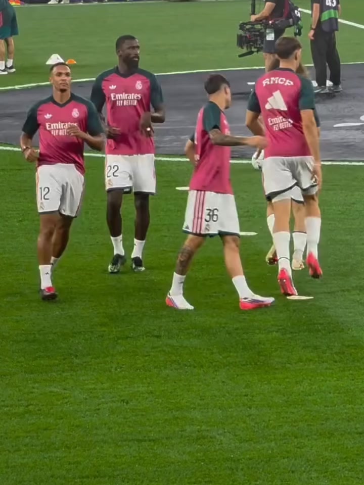 @CUCURELA_¹⁷🦅
