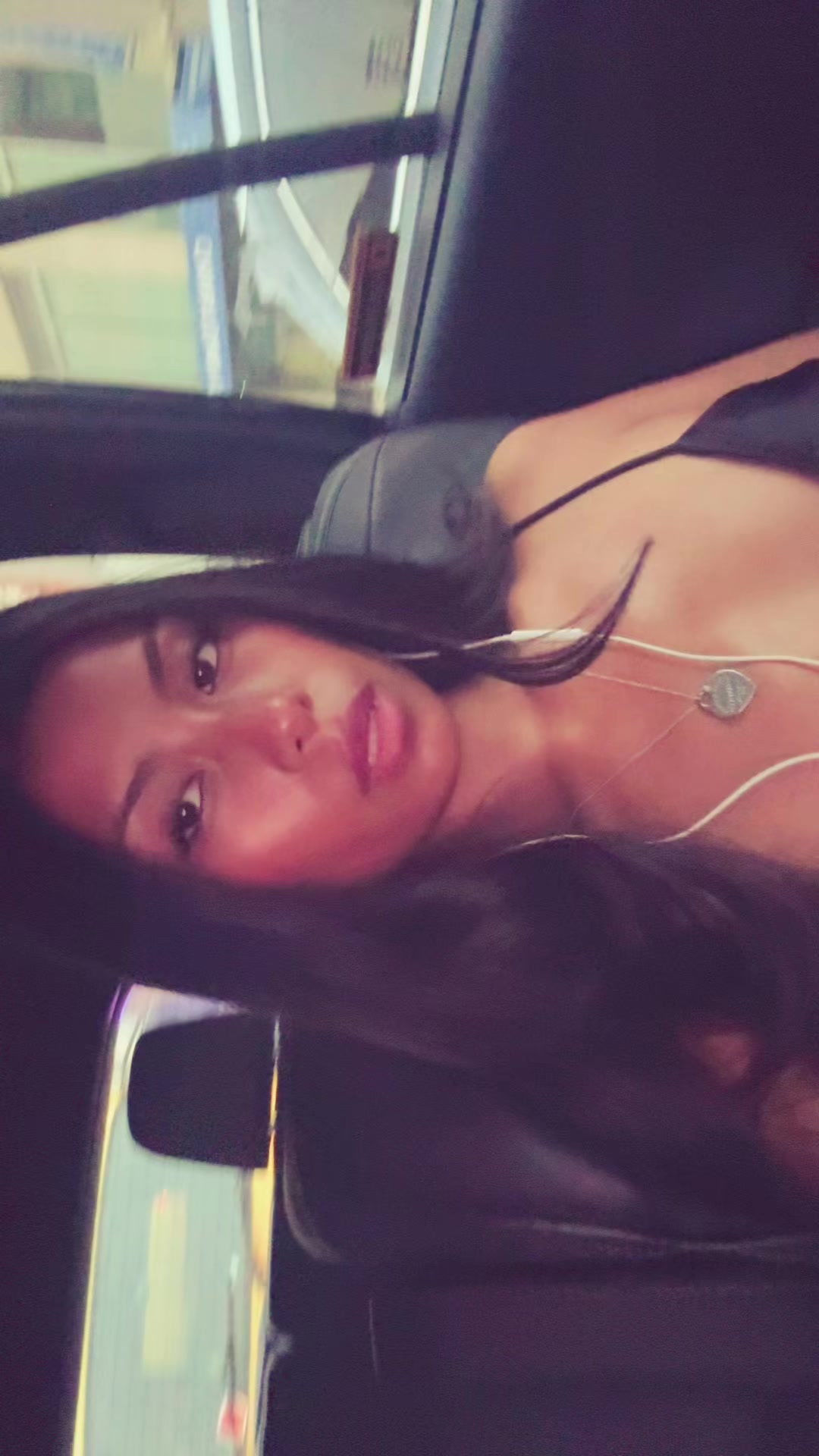 @adriennelouis
