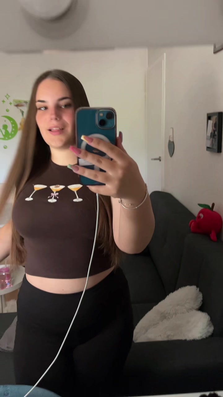 @𝒯