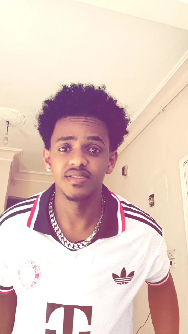 @Awel Dc 🍇🇪🇷