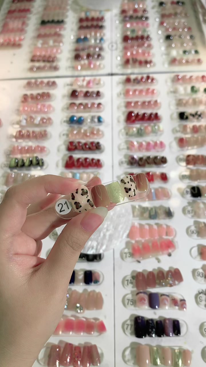 @Molly Nails Ind