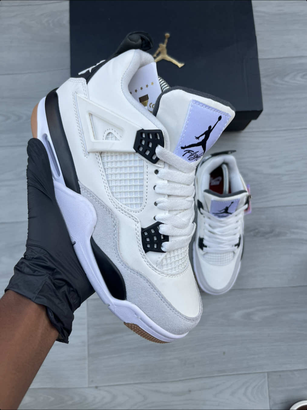 @SNEAKER 🥷