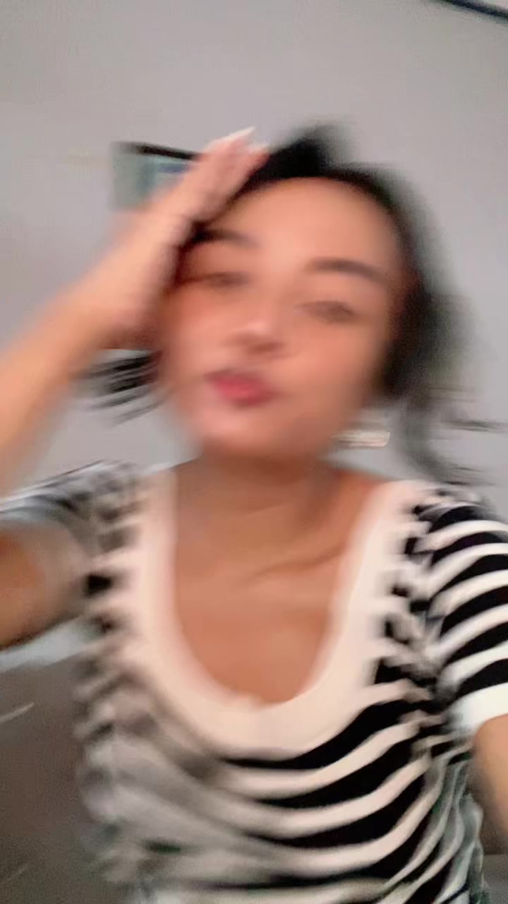 @ViviLau