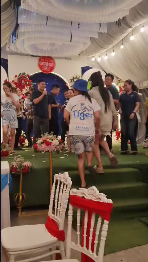 @B&iacute;ch Ngọc DIỆU B&Aacute;U