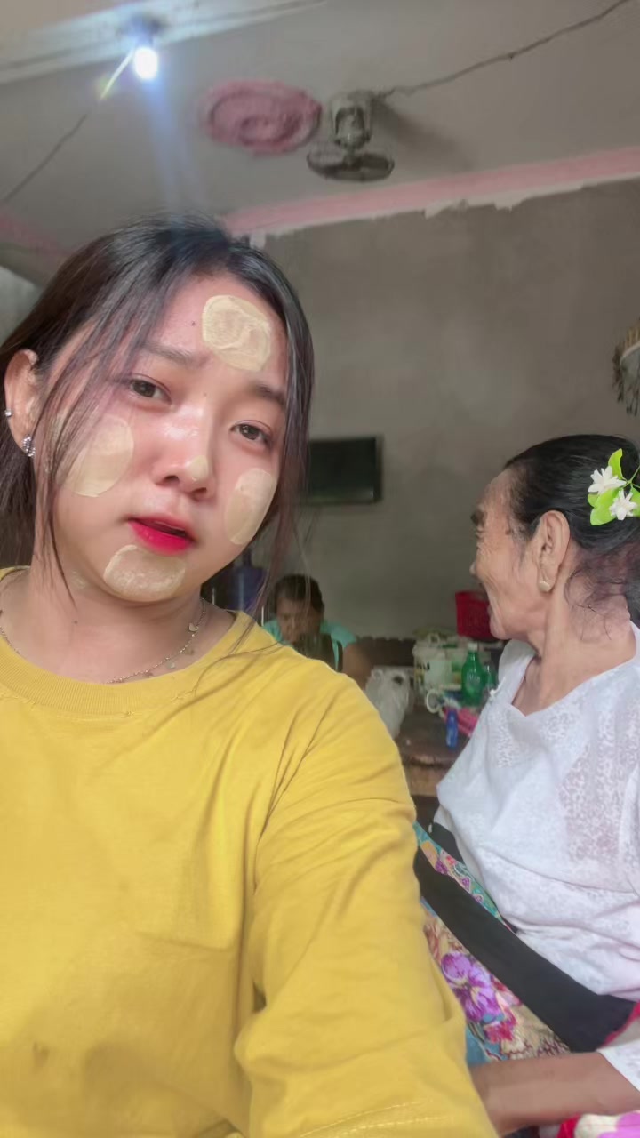 @ᥫ᭡ Khin Ma Ma စဥ့်ကိုင်သူလေး🤍