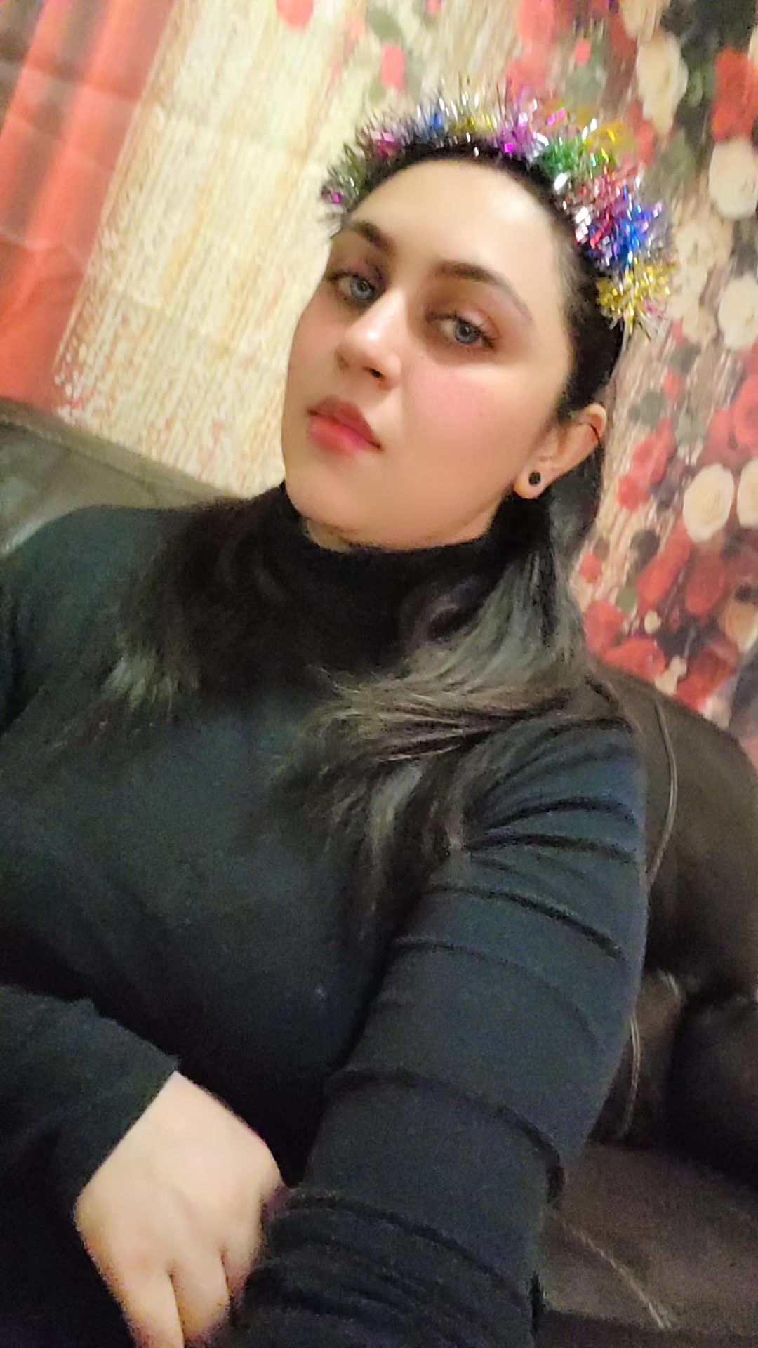 @Aroohanaz