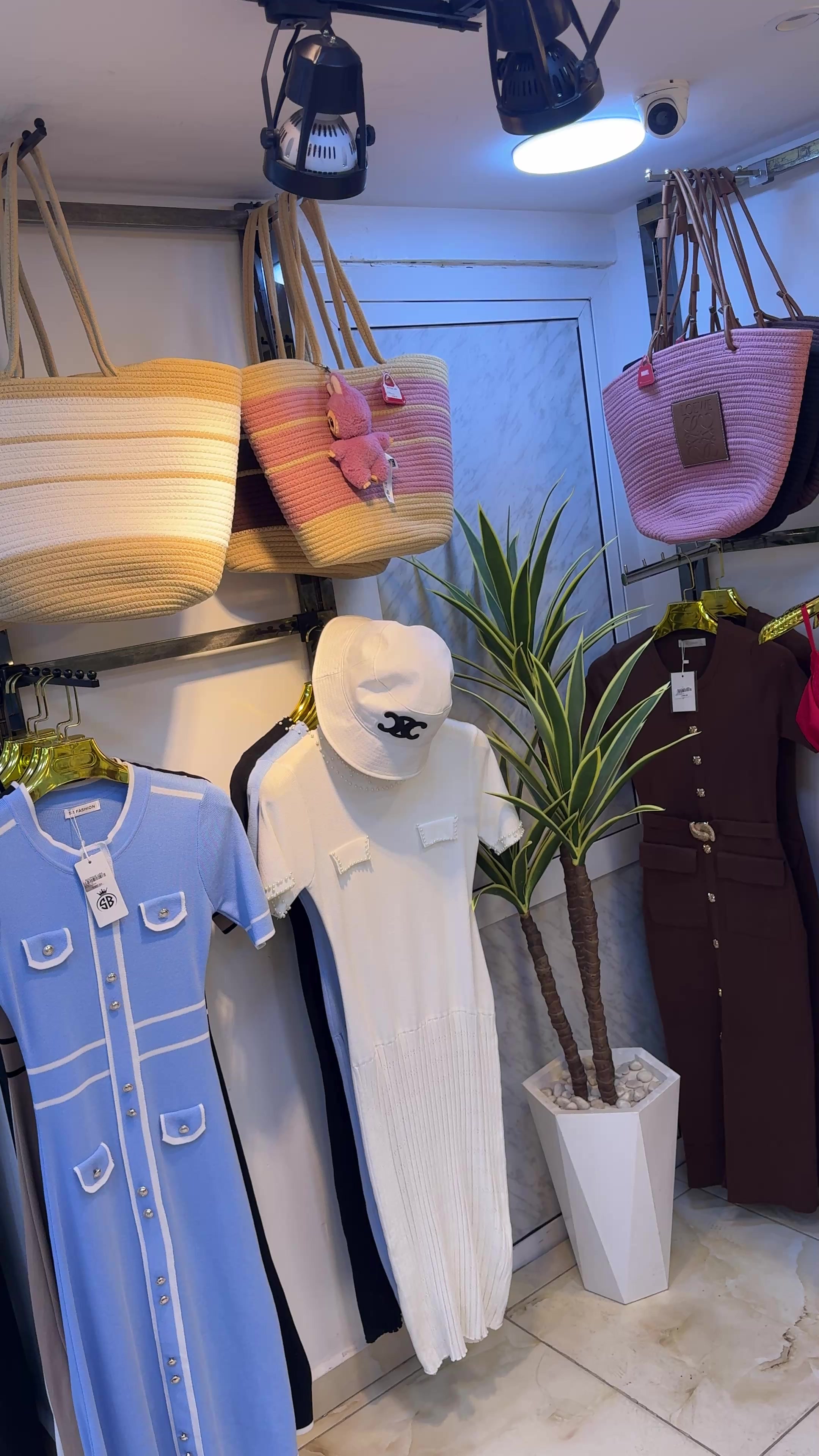 @Boutique Lara Akid
