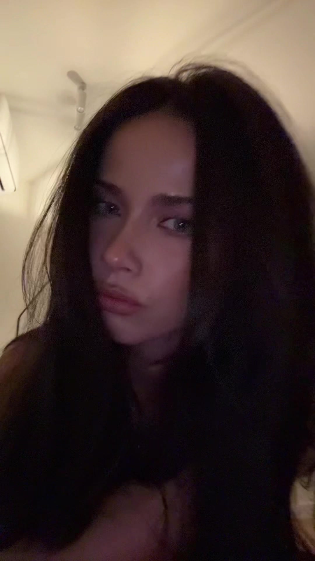 @itsnotbella