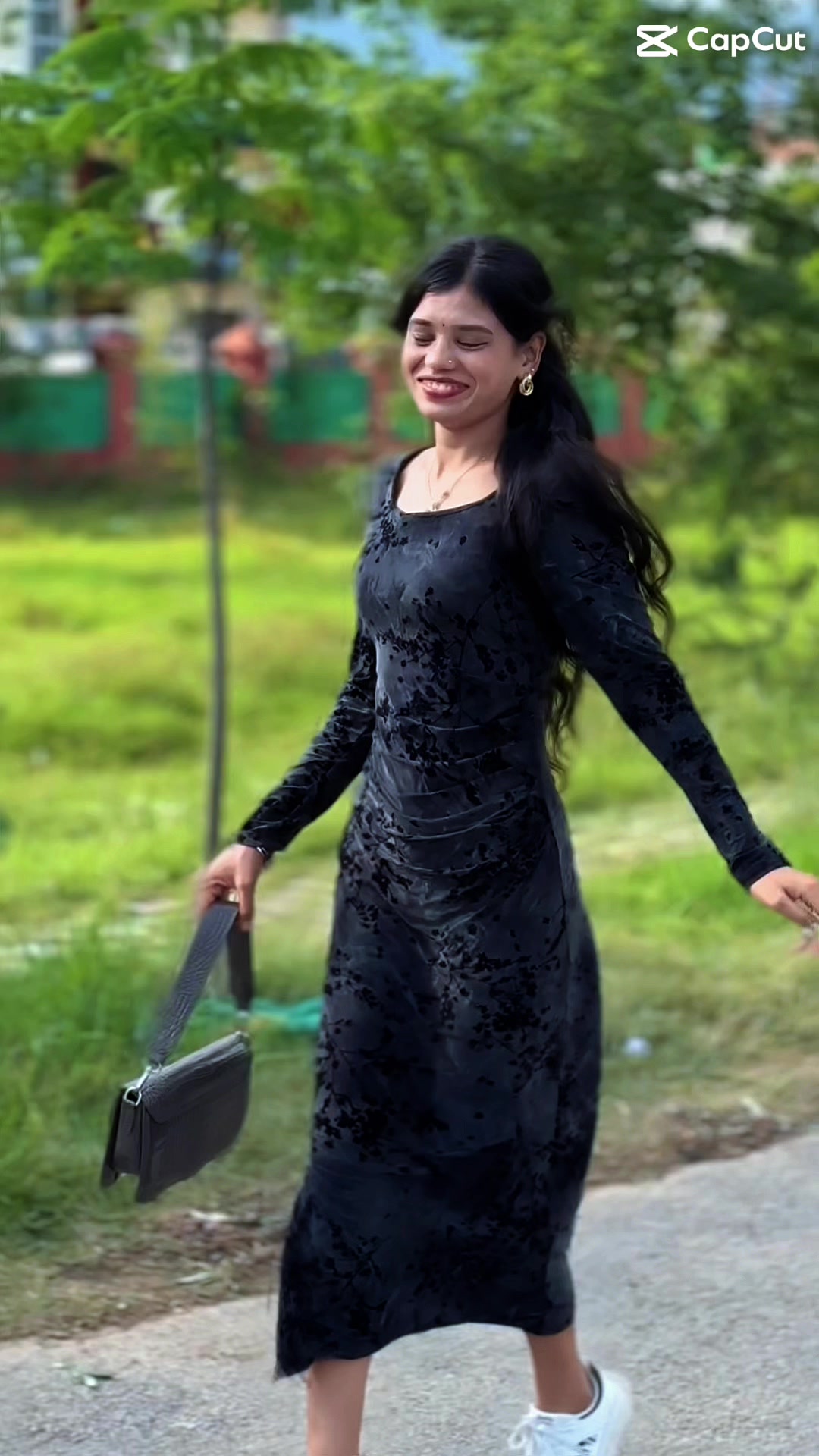 @ऋतु 🦋🖤