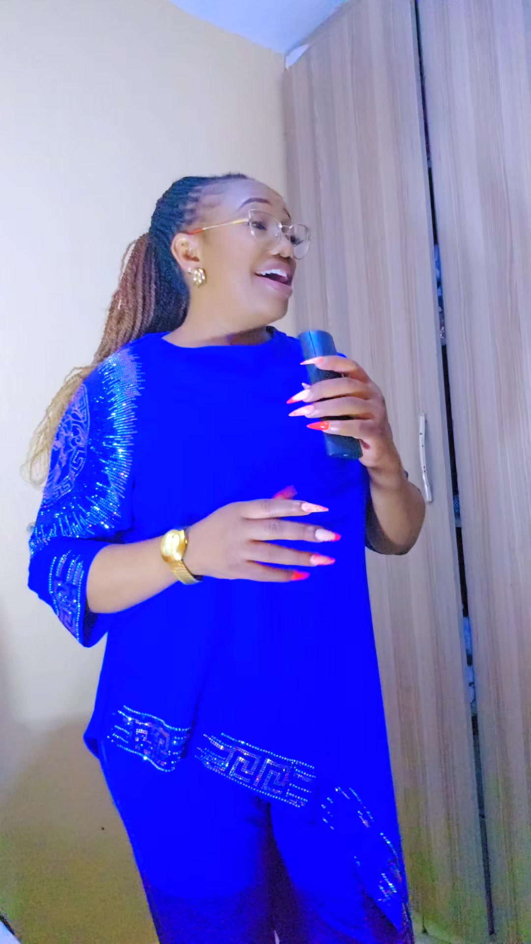 @LIzz Wangui