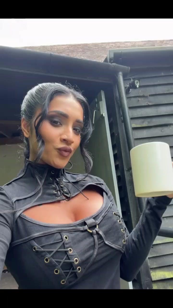 @yasmiinakhannn