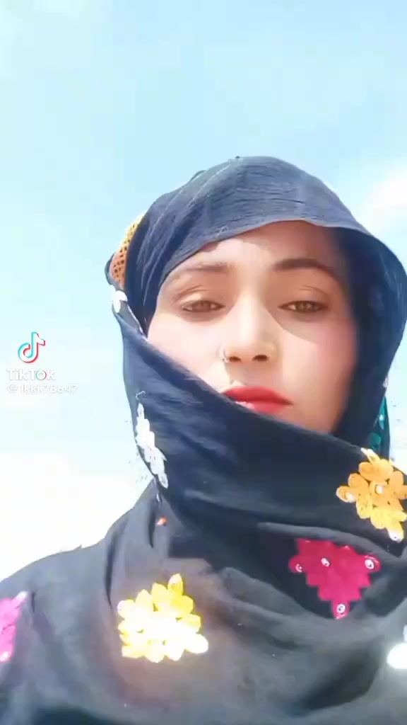 @Yasmeen hujra 👑🥰