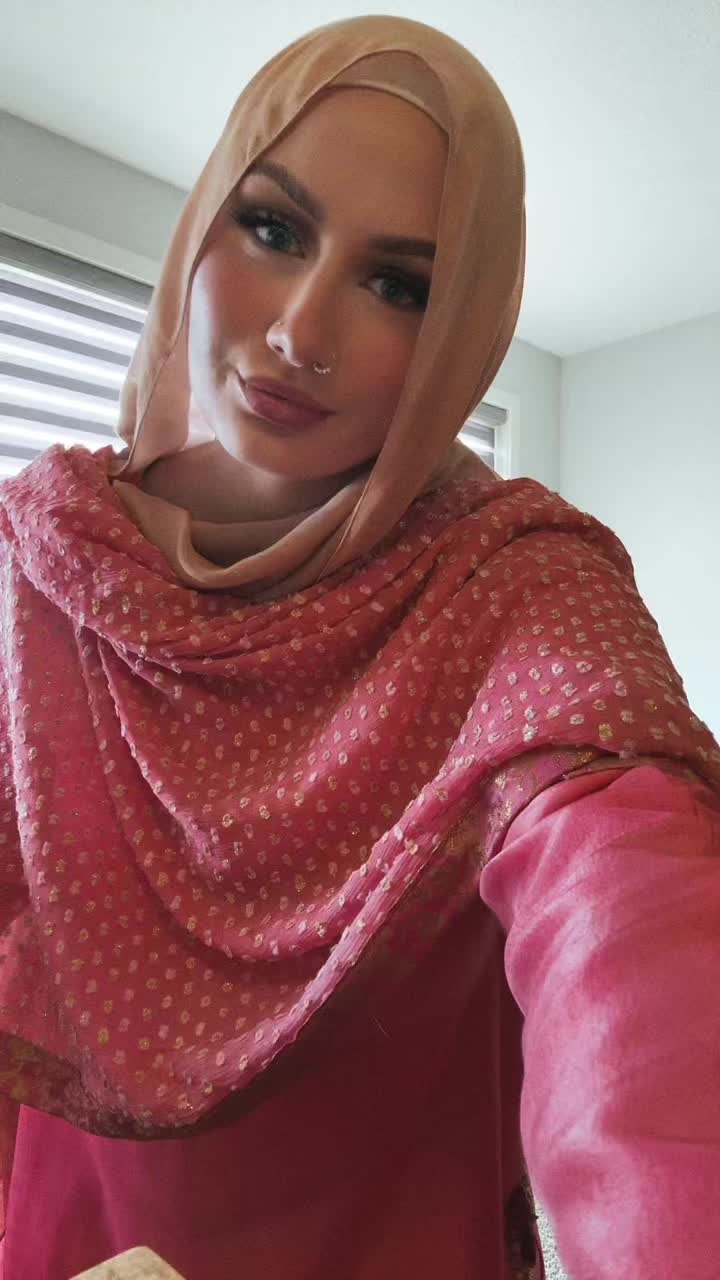 @mynameeisella
