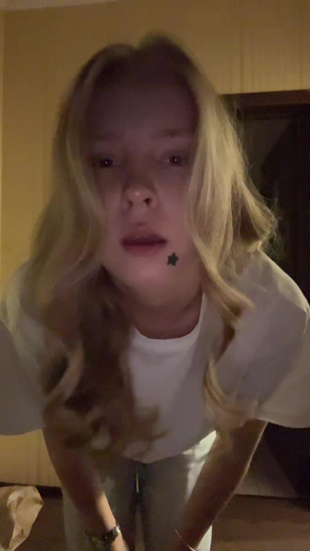 @𝐠𝐨𝐬𝐬𝐢𝐩 𝐠𝐢𝐫𝐥