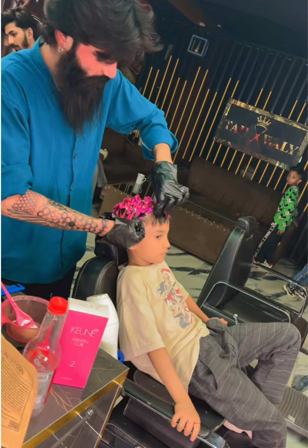 @Tail Waly Hair Art