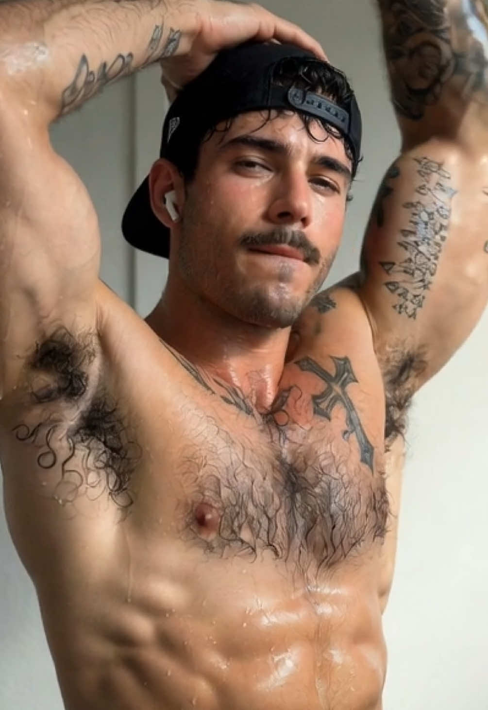 @YourDailyHotDudes