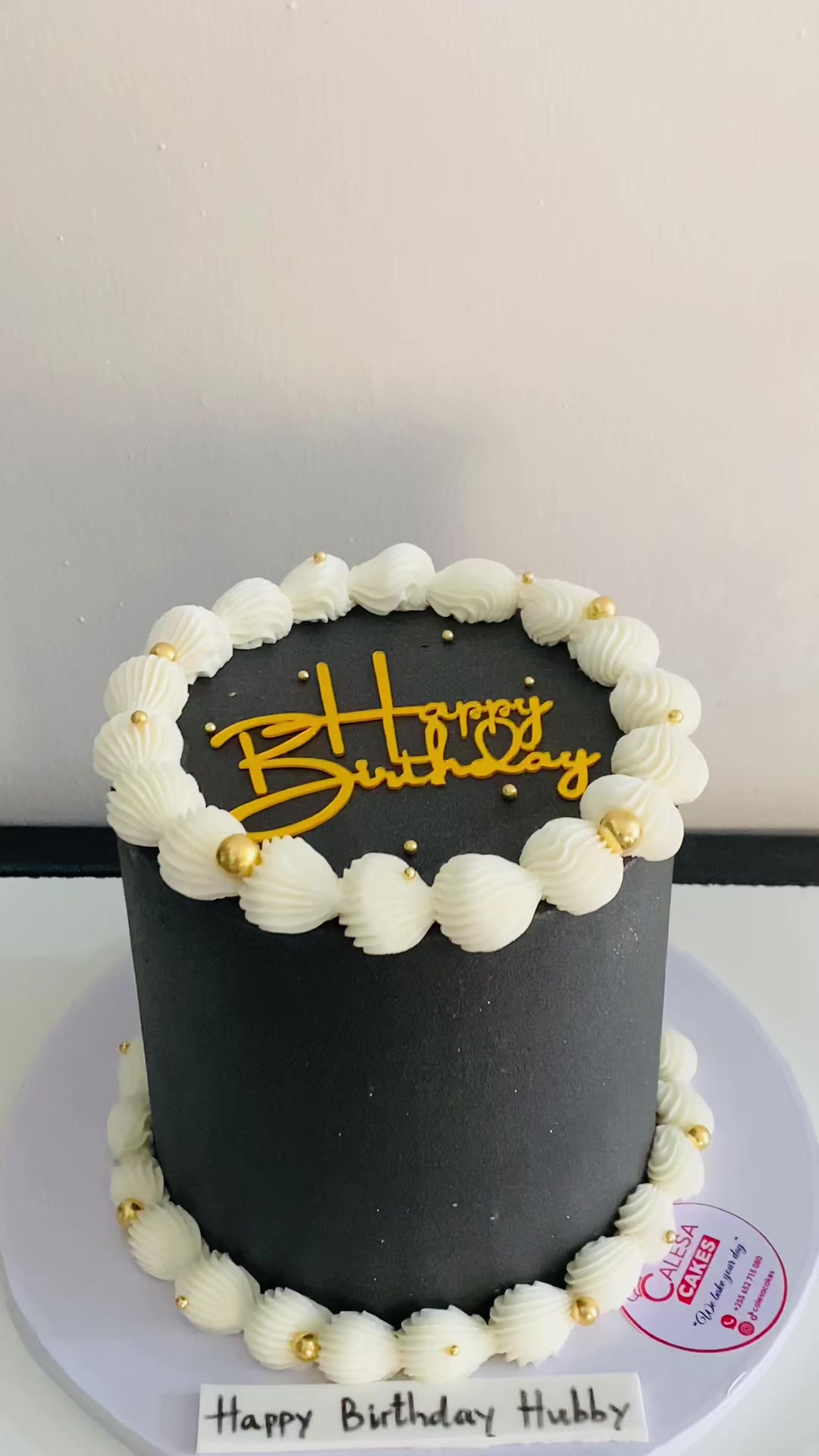 @calesacakes