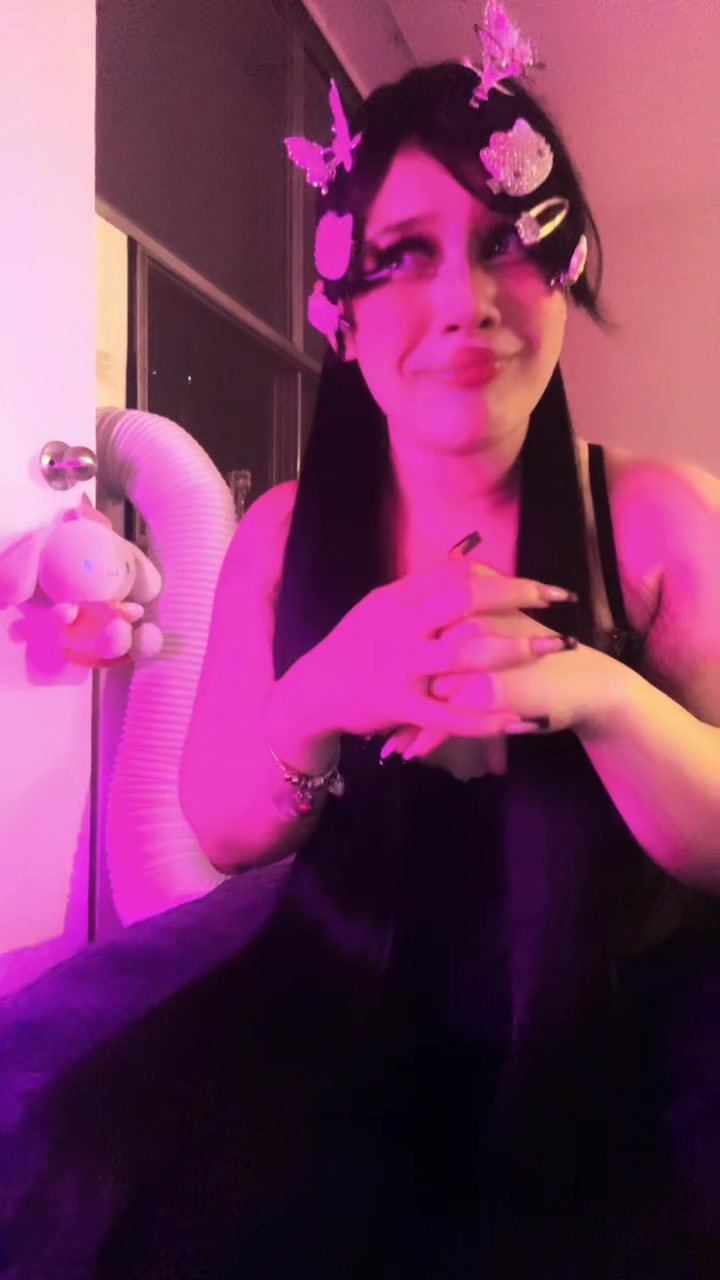 @Bee