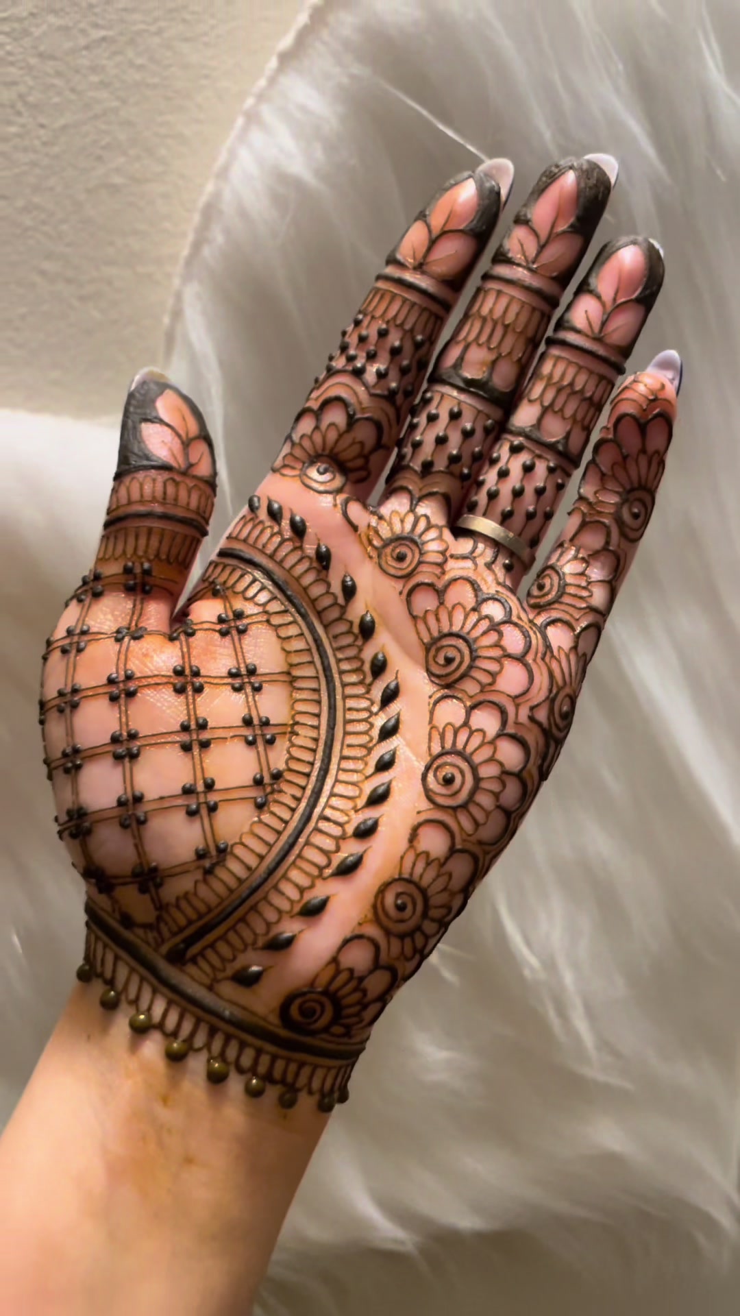 @charmsofmehandi