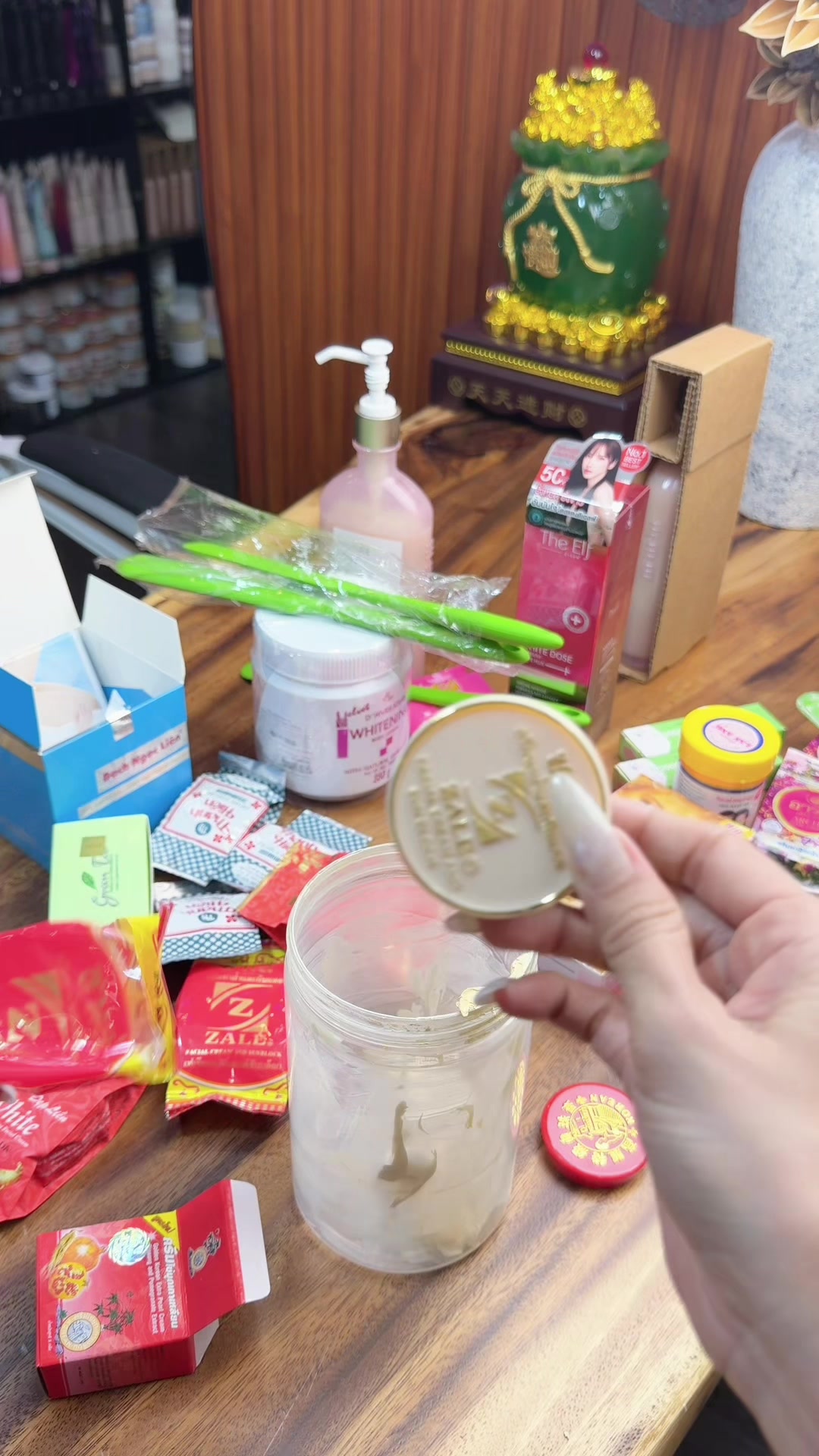 @B&agrave; T&aacute;m Da Dẻ