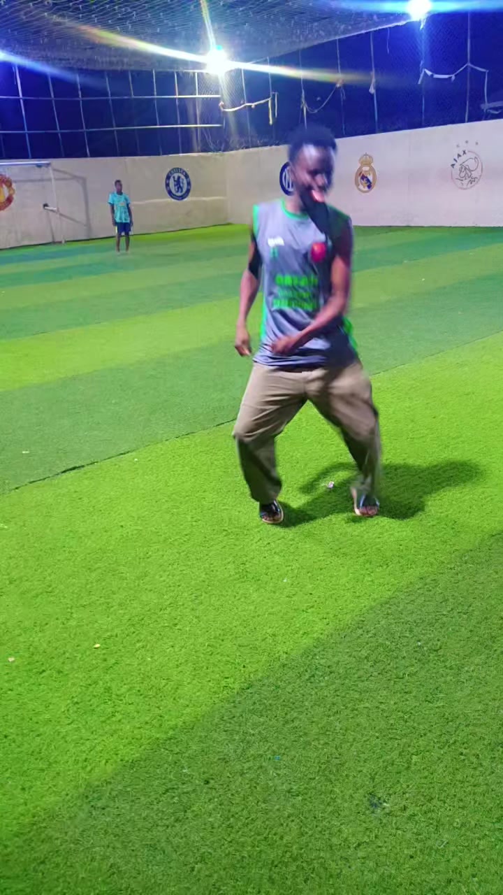 @itz bolomson footballer
