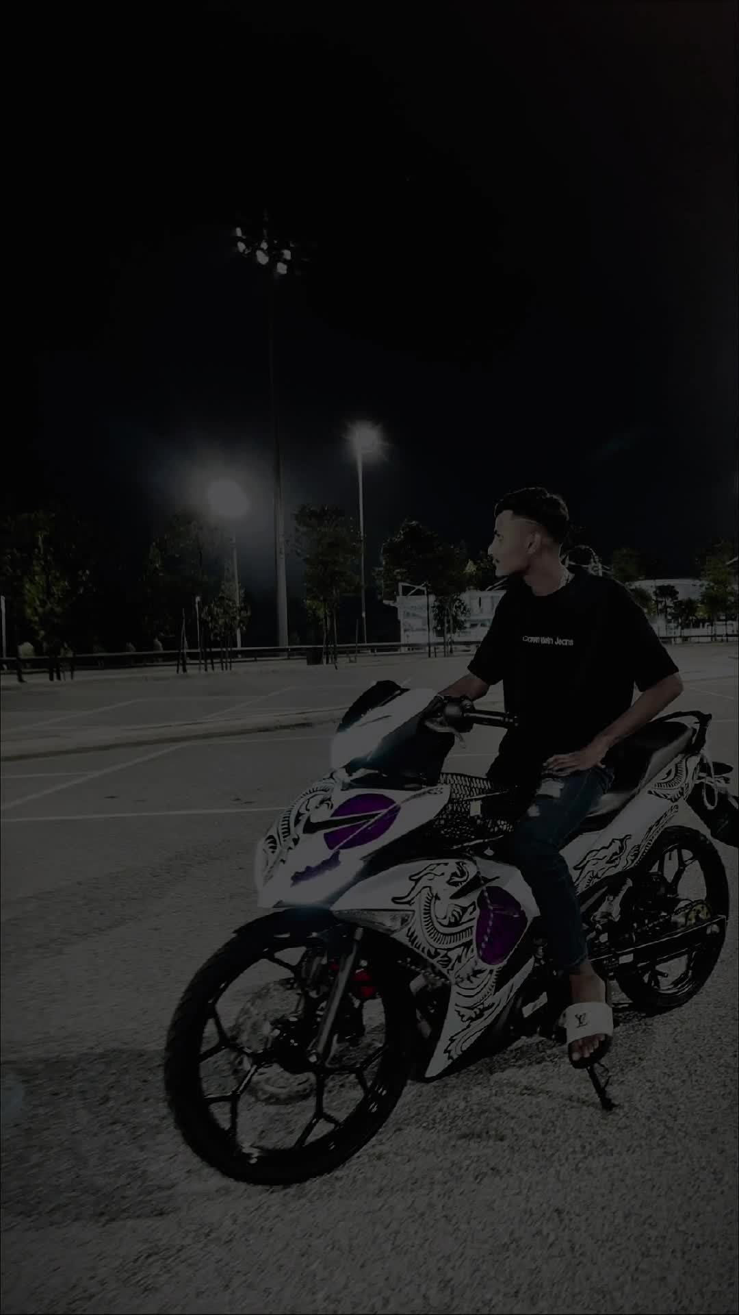 @๐ H | 0 4 ๐ค.