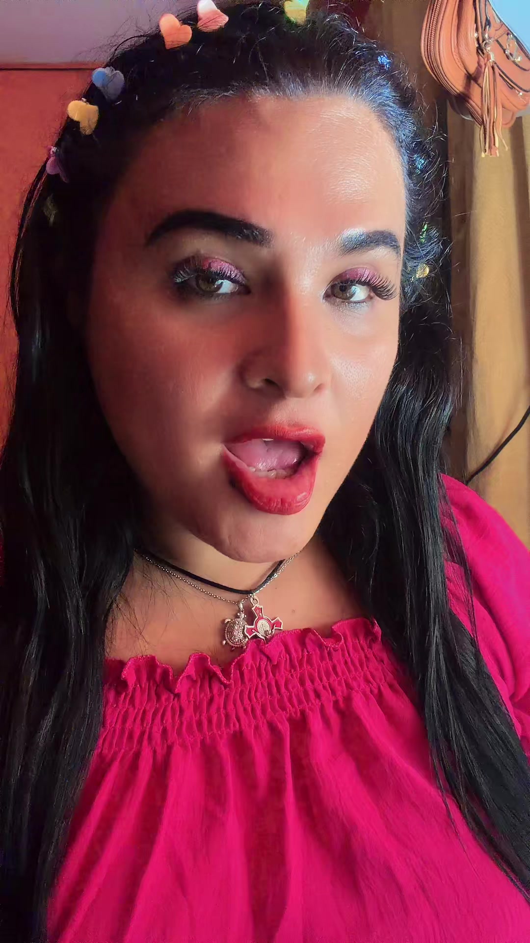 @Ana la catrachita
