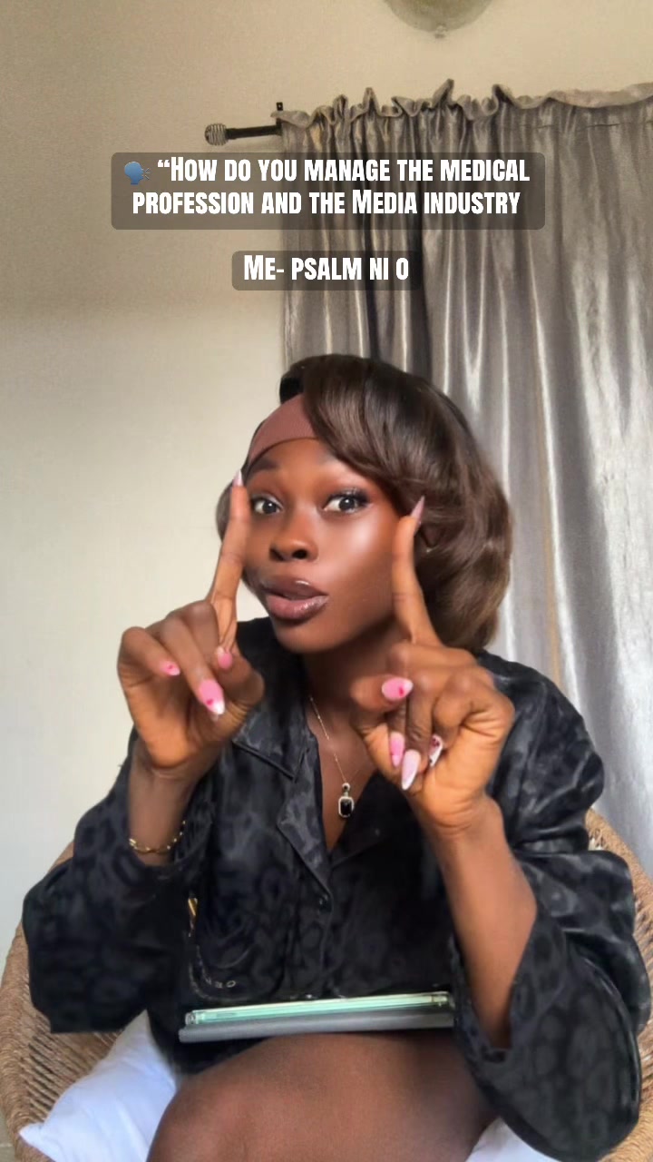 @Adé