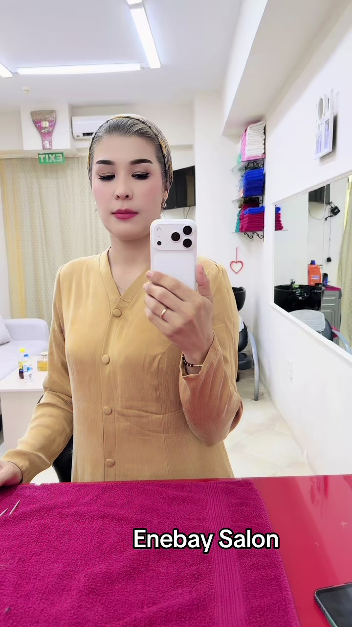 @Eneba&yuml; Salon .