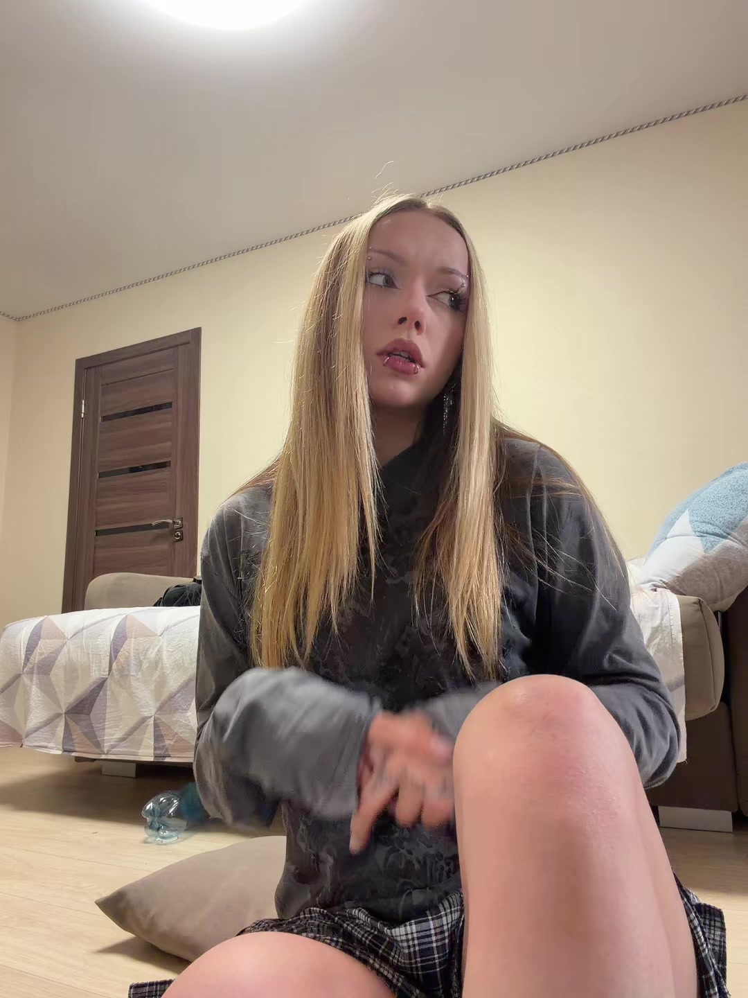 @мила