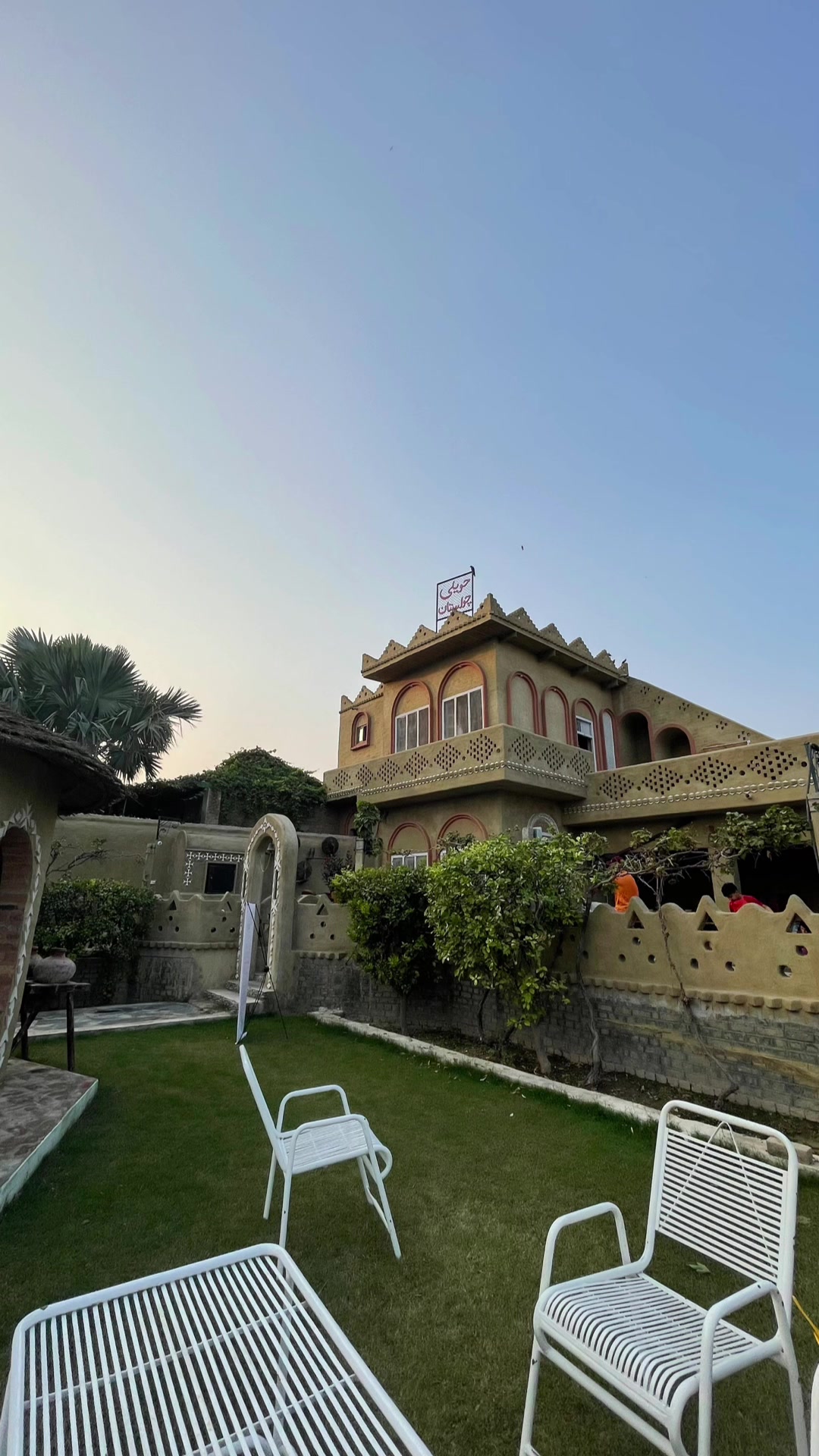 @ز ن ی ر ا 🍂