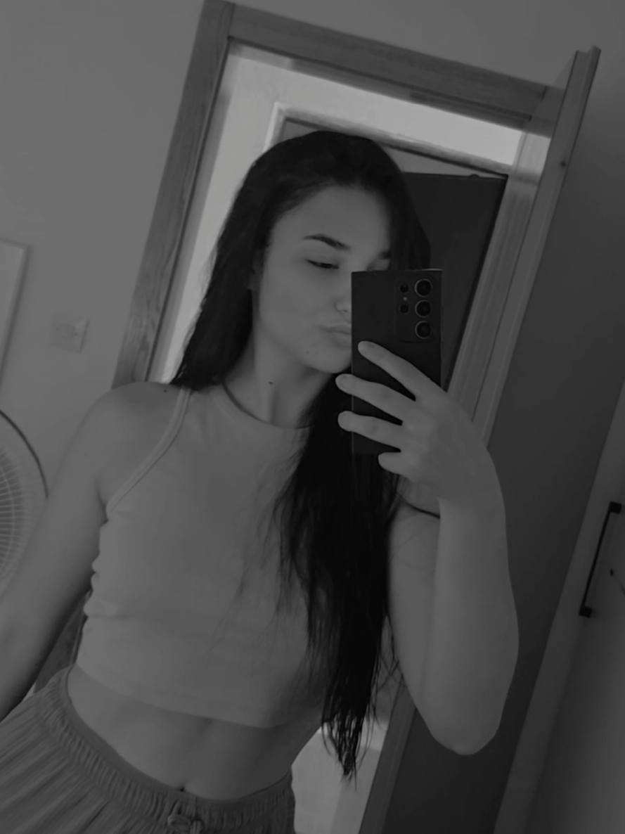@ꜱᴀʀᴀ 🪽