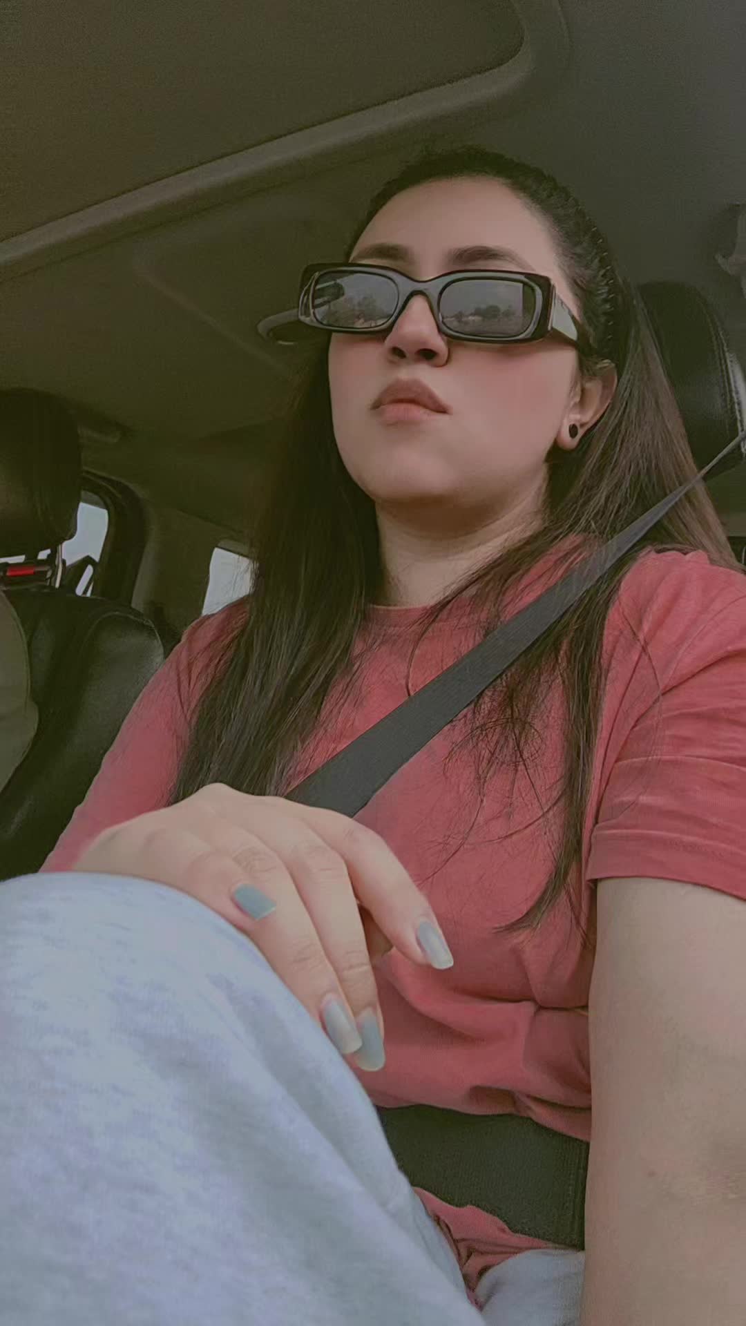@Aroohanaz