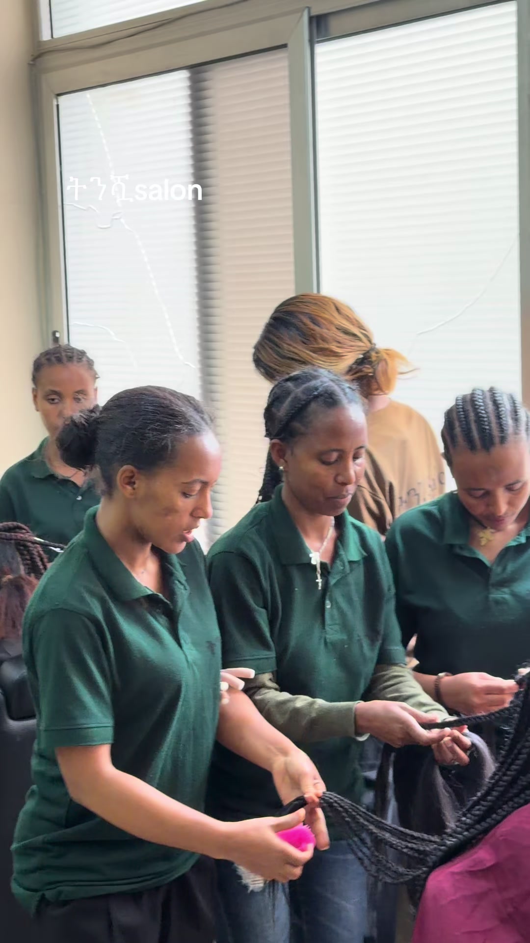 @Tommysimple-make up ትንሿ salon